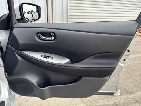 Used 2023 Nissan Leaf S image 36