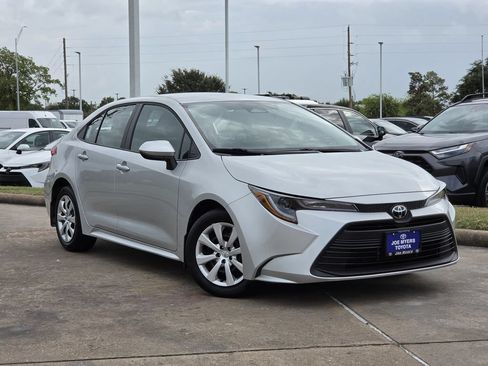Used 2026 Toyota Corolla LE FWD image 2