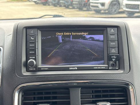 Used 2020 Dodge Grand Caravan SE w/ UConnect Hands-Free Group FWD image 25