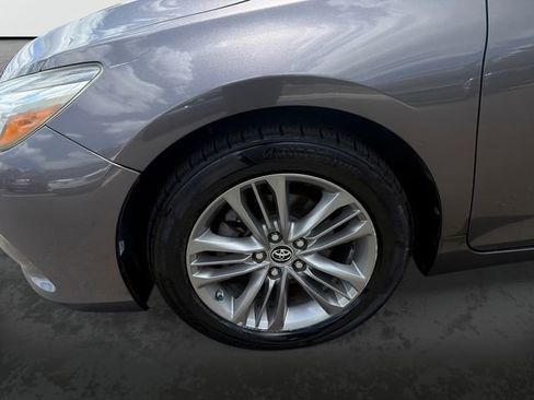 Used 2015 Toyota Camry SE w/ Moonroof Package image 25
