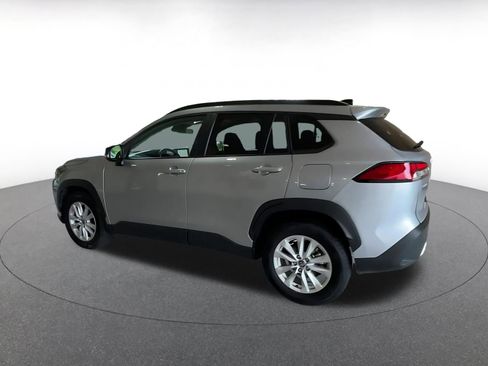 Used 2025 Toyota Corolla Cross LE image 10