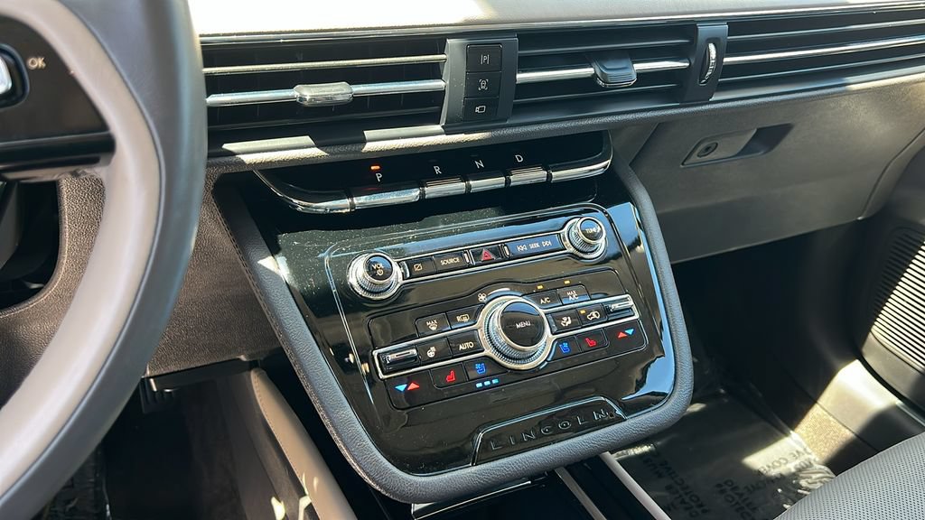 Certified 2022 Lincoln Corsair FWD w/ Premium Package image 16