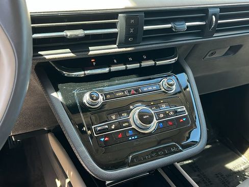 Certified 2022 Lincoln Corsair FWD w/ Premium Package image 16