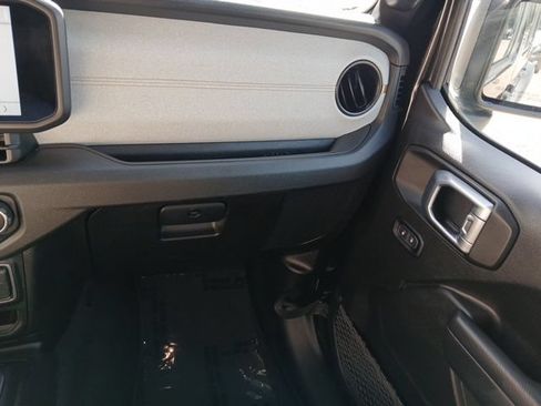Used 2024 Jeep Wrangler Unlimited Sport AWD/4WD image 31