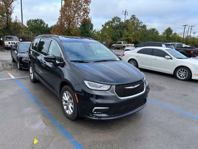 Used 2022 Chrysler Pacifica Touring-L w/ Uconnect Theater Family Group AWD/4WD image 13