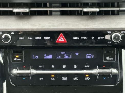 Used 2024 Kia Carnival EX FWD image 15