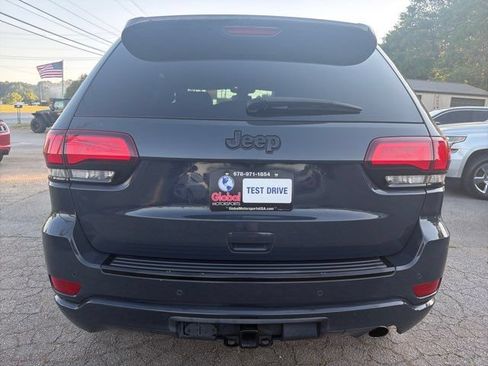 Used 2017 Jeep Grand Cherokee Altitude RWD image 14