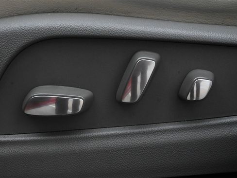 Used 2022 Cadillac XT6 Premium Luxury image 16