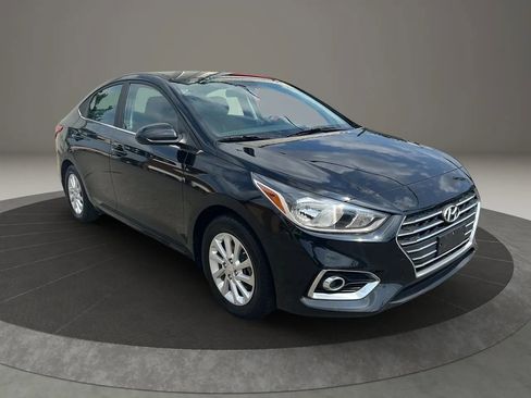 Used 2022 Hyundai Accent SEL image 3