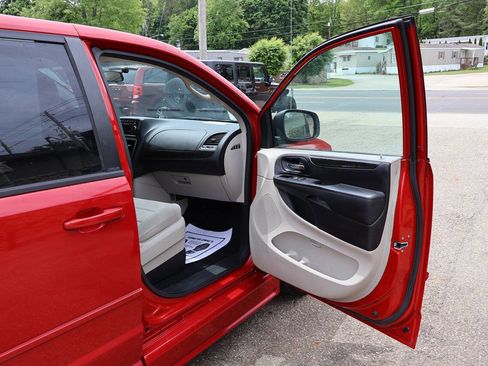 Used 2013 Dodge Grand Caravan SE FWD image 25