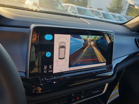 New 2026 Volkswagen Atlas Cross Sport SE image 11