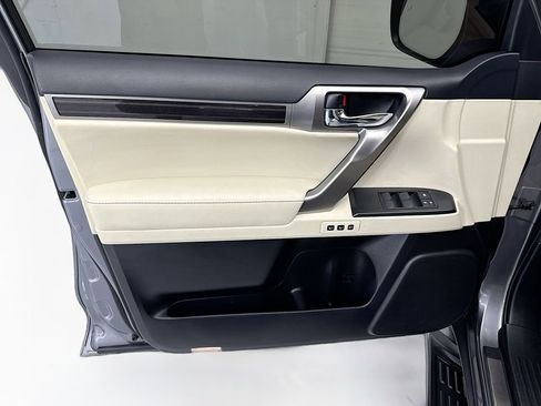 Used 2022 Lexus GX 460 Luxury w/ Accessory Package AWD/4WD image 24