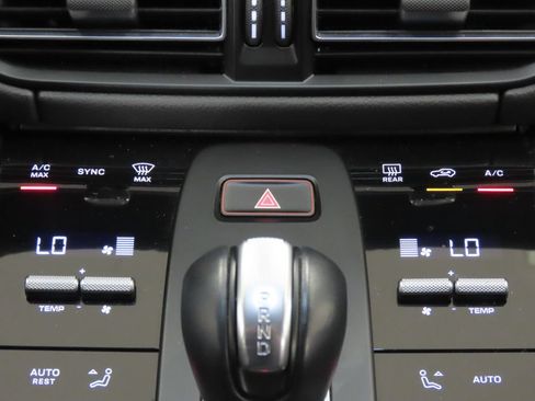 Certified 2025 Porsche Macan AWD/4WD image 26