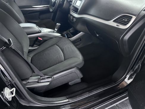 Used 2019 Dodge Journey SE FWD image 35