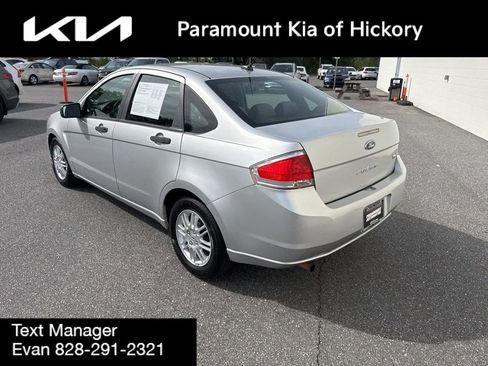 Used 2011 Ford Focus SE w/ 201A Rapid Spec Order Code FWD image 5