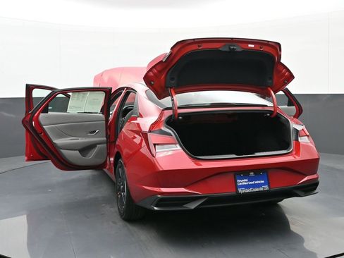 Certified 2022 Hyundai Elantra SEL image 45