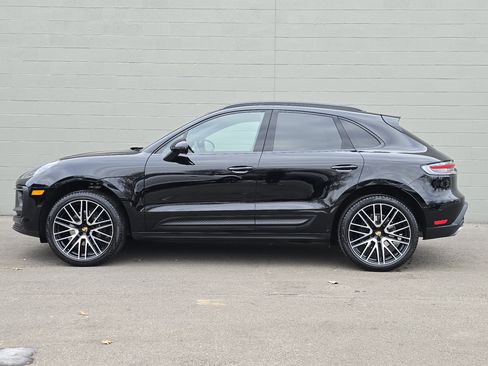 Certified 2025 Porsche Macan image 2