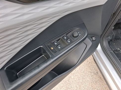 Certified 2024 Volkswagen Taos S FWD image 16