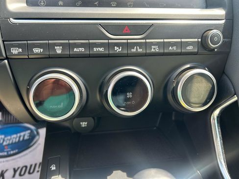 Used 2020 Jaguar E-PACE SE image 21