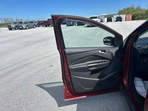 Used 2016 Ford Escape SE w/ Equipment Group 201A AWD/4WD image 9