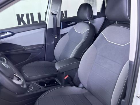 Used 2024 Volkswagen Taos SE image 11