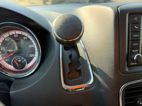 Used 2019 Dodge Grand Caravan SE w/ UConnect Hands-Free Group FWD image 15