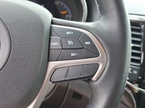 Used 2021 Jeep Grand Cherokee Laredo X image 23