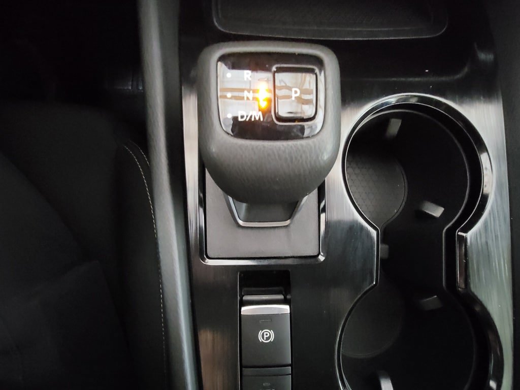 Used 2023 Nissan Rogue S FWD image 17