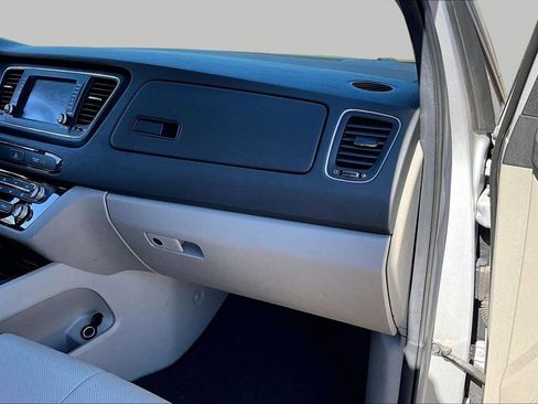 Certified 2020 Kia Sedona EX image 16