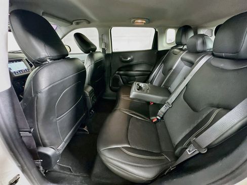 Used 2018 Jeep Compass Latitude w/ Popular Equipment Group FWD image 27