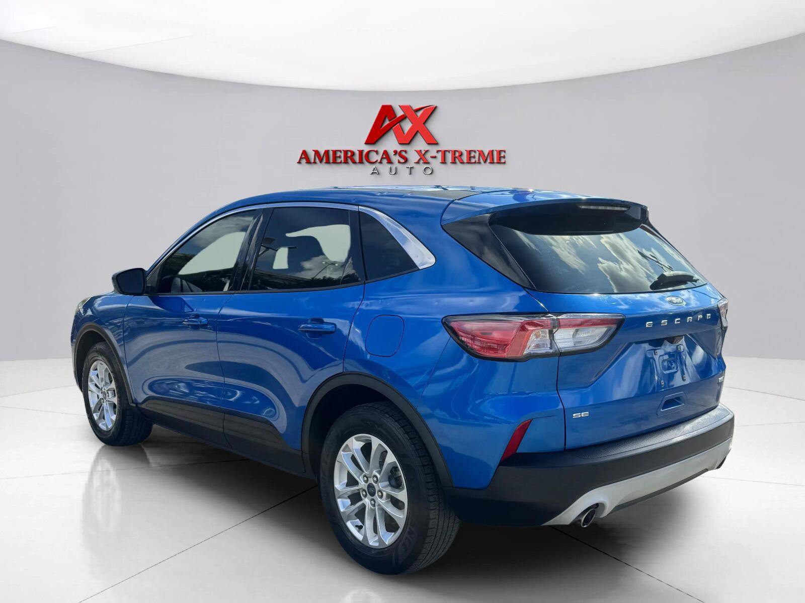 Used 2022 Ford Escape SE w/ Convenience Package FWD image 4