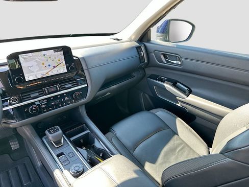 Used 2023 Nissan Pathfinder SL image 27