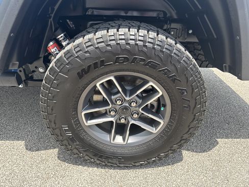 Used 2025 Jeep Gladiator Mojave AWD/4WD image 19