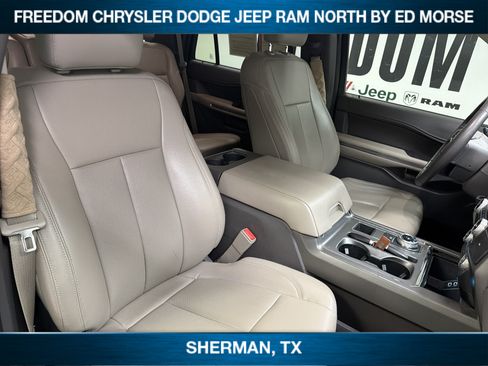 Used 2019 Ford Expedition XLT w/ Equipment Group 201A RWD image 8