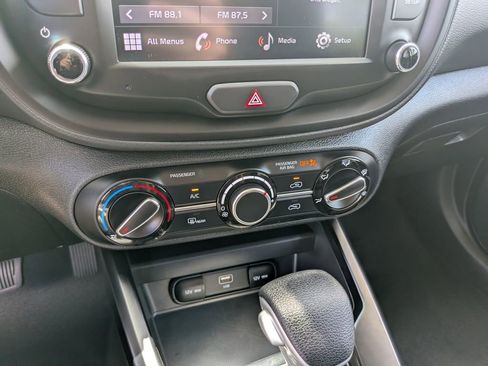 Certified 2025 Kia Soul LX w/ LX Technology Package FWD image 24