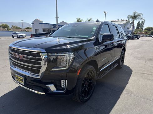 Used 2023 GMC Yukon SLT w/ SLT Luxury Package AWD/4WD image 4
