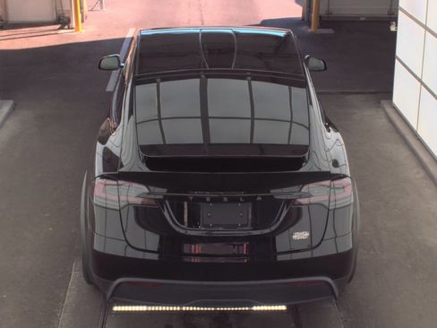 Used 2024 Tesla Model X Plaid image 5