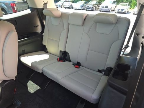 Used 2022 Kia Telluride EX w/ EX Premium Package AWD/4WD image 13