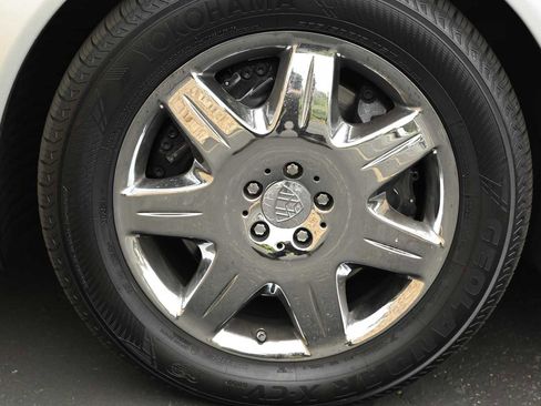 Used 2005 Maybach 57 RWD image 9