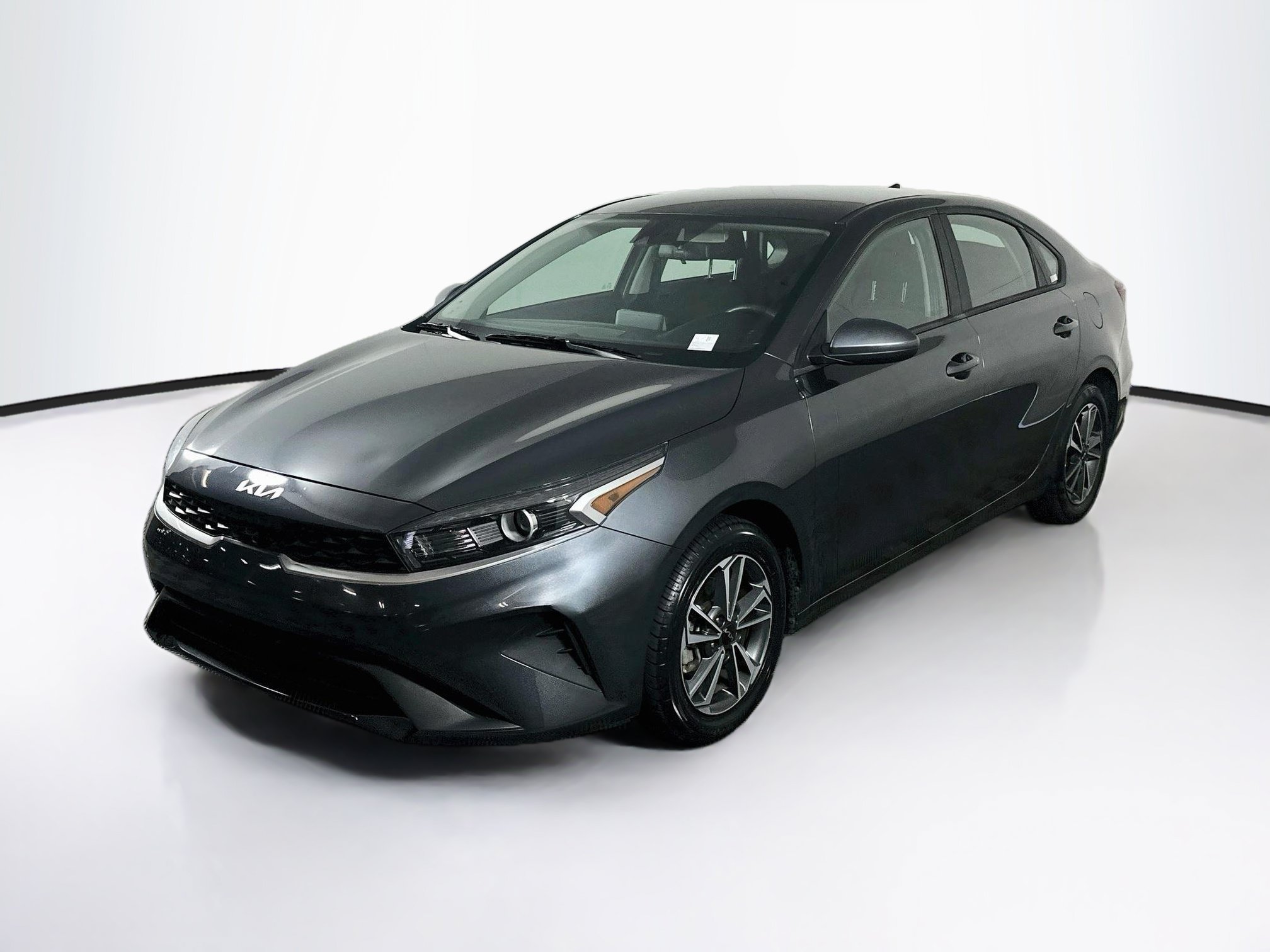 Used 2024 Kia Forte LXS FWD image 3