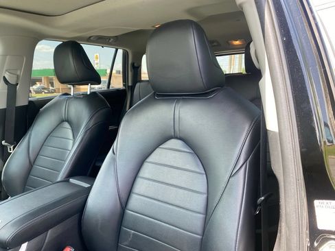 Used 2022 Toyota Highlander XLE FWD image 11