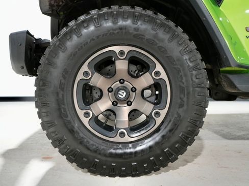 Used 2019 Jeep Wrangler Unlimited Rubicon w/ Dual Top Group image 34