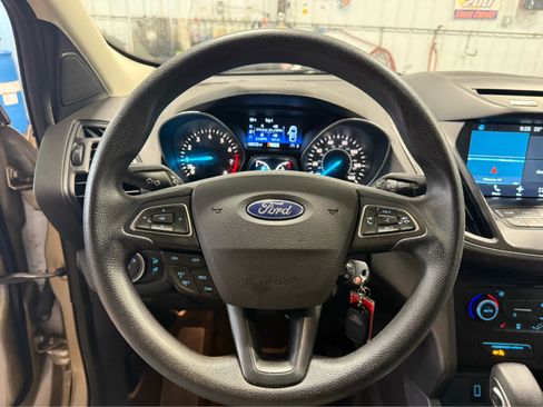 Used 2018 Ford Escape SE w/ SE Sync 3 Package AWD/4WD image 9
