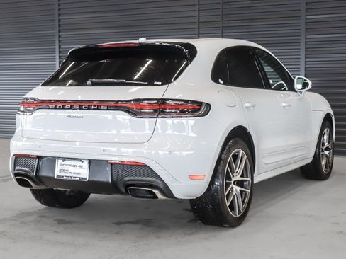 Certified 2022 Porsche Macan image 10