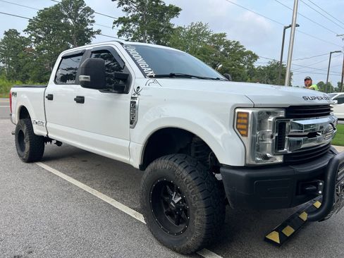 Used 2018 Ford F250 XL w/ Power Equipment Group AWD/4WD image 3