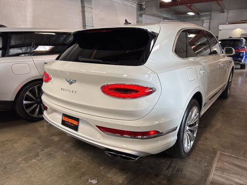 Used 2023 Bentley Bentayga Extended Wheelbase AWD/4WD image 10