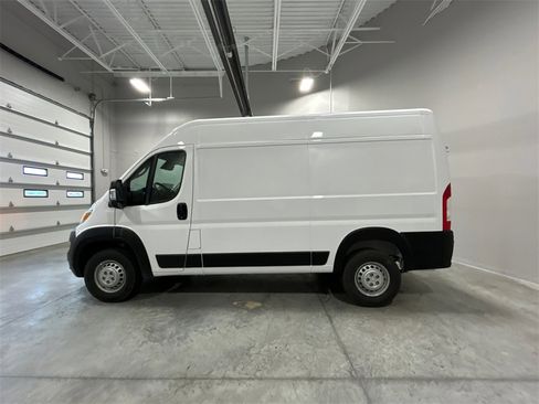 New 2025 RAM ProMaster 2500 w/ Convenience Group image 9