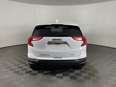 Used 2023 GMC Terrain SLE image 4