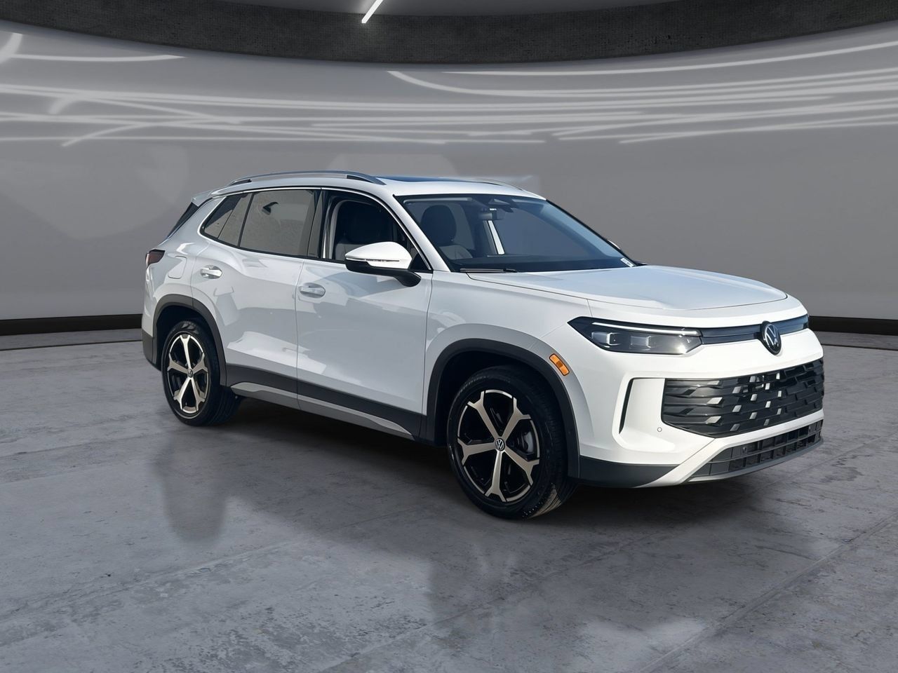 New 2026 Volkswagen Tiguan SE FWD image 2