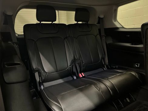 Used 2023 Jeep Grand Cherokee L Limited w/ Black Appearance Package AWD/4WD image 10